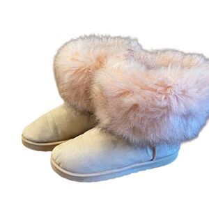Pink Furry UGG Boots Size 10 Mid Ankle Light Pink Fur Suede